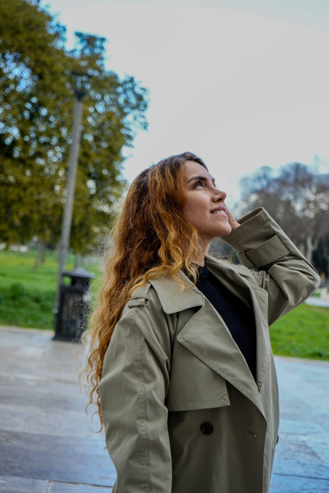 Portrait in a Roman park, autumn light — Vela Arte