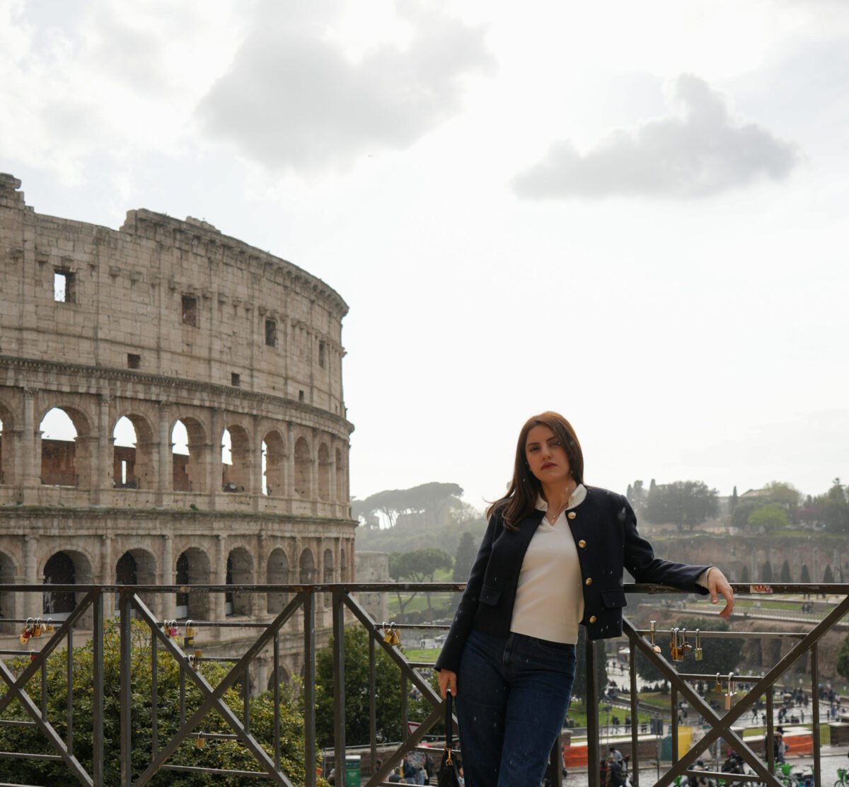 Woman at the Colosseum viewpoint, Rome — Vela Arte portrait session