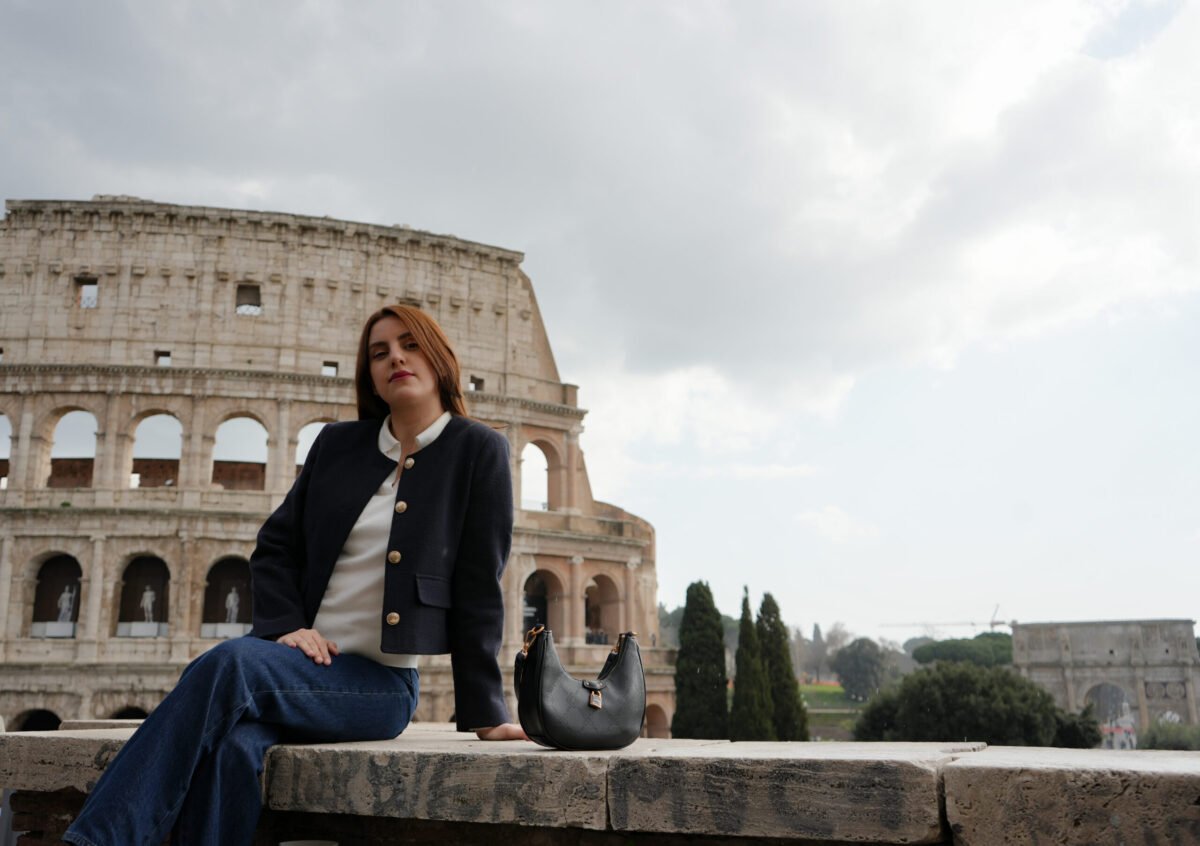 Portrait in front of the Colosseum, Rome — Vela Arte