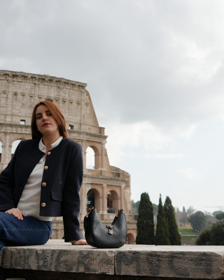 Portrait in front of the Colosseum, Rome — Vela Arte