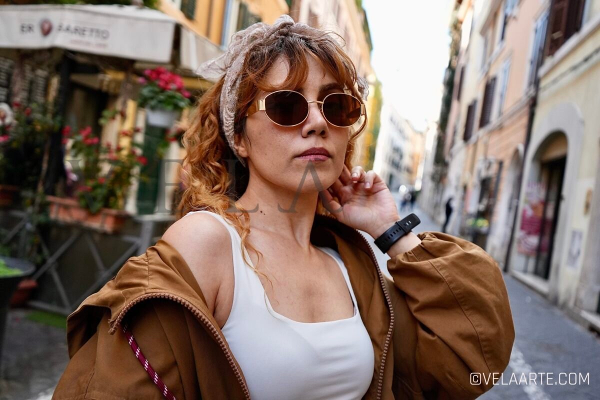 Street-style portrait in the historic centre of Rome — Vela Arte