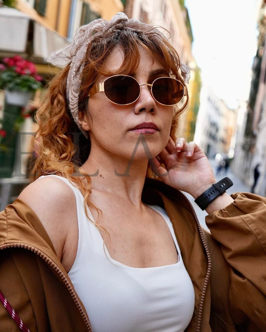 Street-style portrait in the historic centre of Rome — Vela Arte