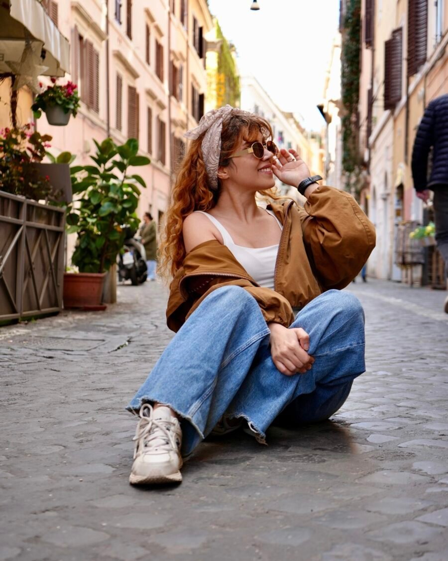 Portrait session in a Roman lane — Vela Arte