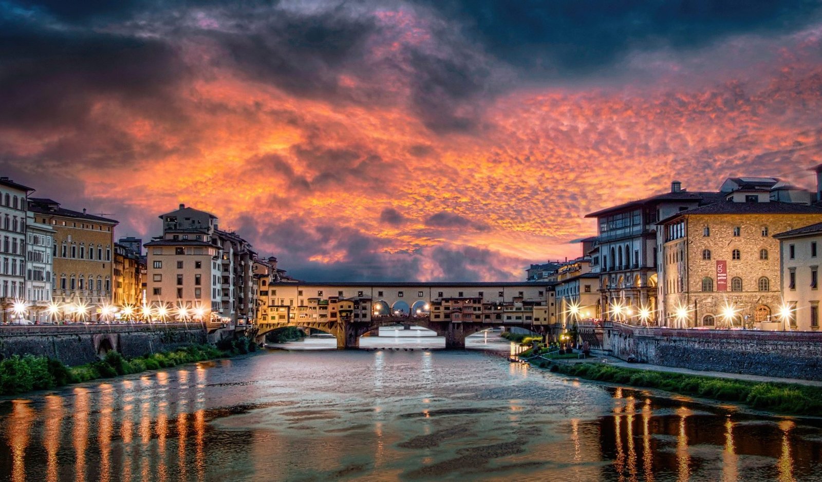 Ponte Vecchio and the Arno at sunset in Florence, seen from Ponte Santa Trinita