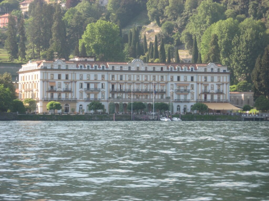 Lake Como Villas for Weddings & Photoshoots: Balbianello, Carlotta, Villa d’Este and More The Grand Hotel Villa d’Este on the lakefront at Cernobbio, Lake Como