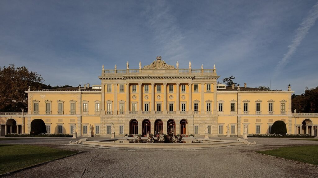 Lake Como Villas for Weddings & Photoshoots: Balbianello, Carlotta, Villa d’Este and More The neoclassical façade of Villa Olmo on the lakefront in Como